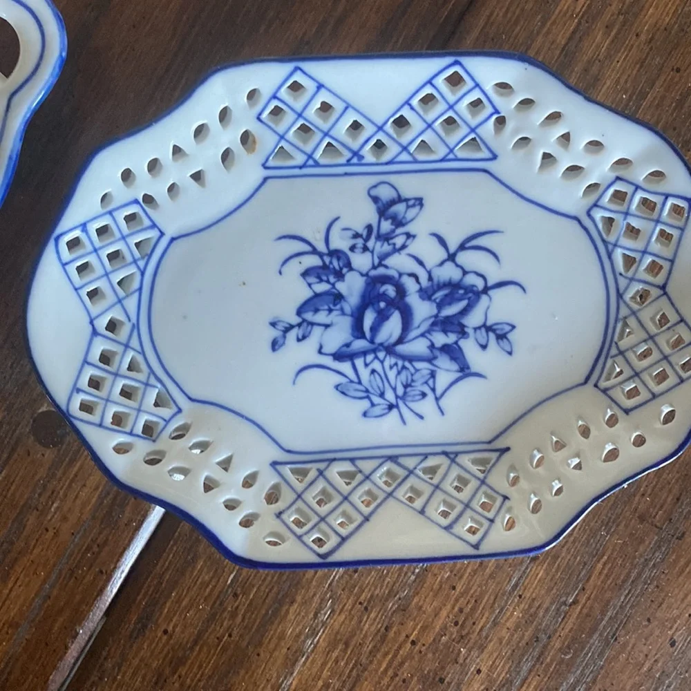 Two decorative dishes - Picture 2 of 3